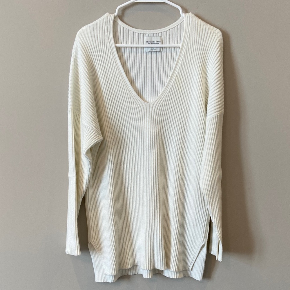 Abercrombie & Fitch White V-Neck Ribbed Sweater